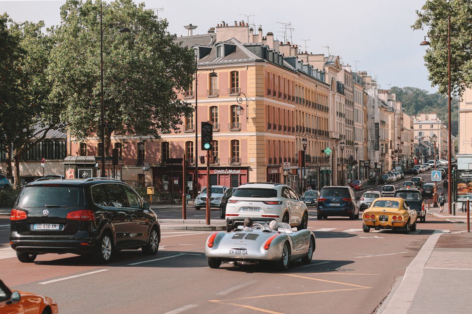 Panneau d'entrée de zone à faibles émissions à proximité de l'autoroute A86, en petite couronne du Grand Paris