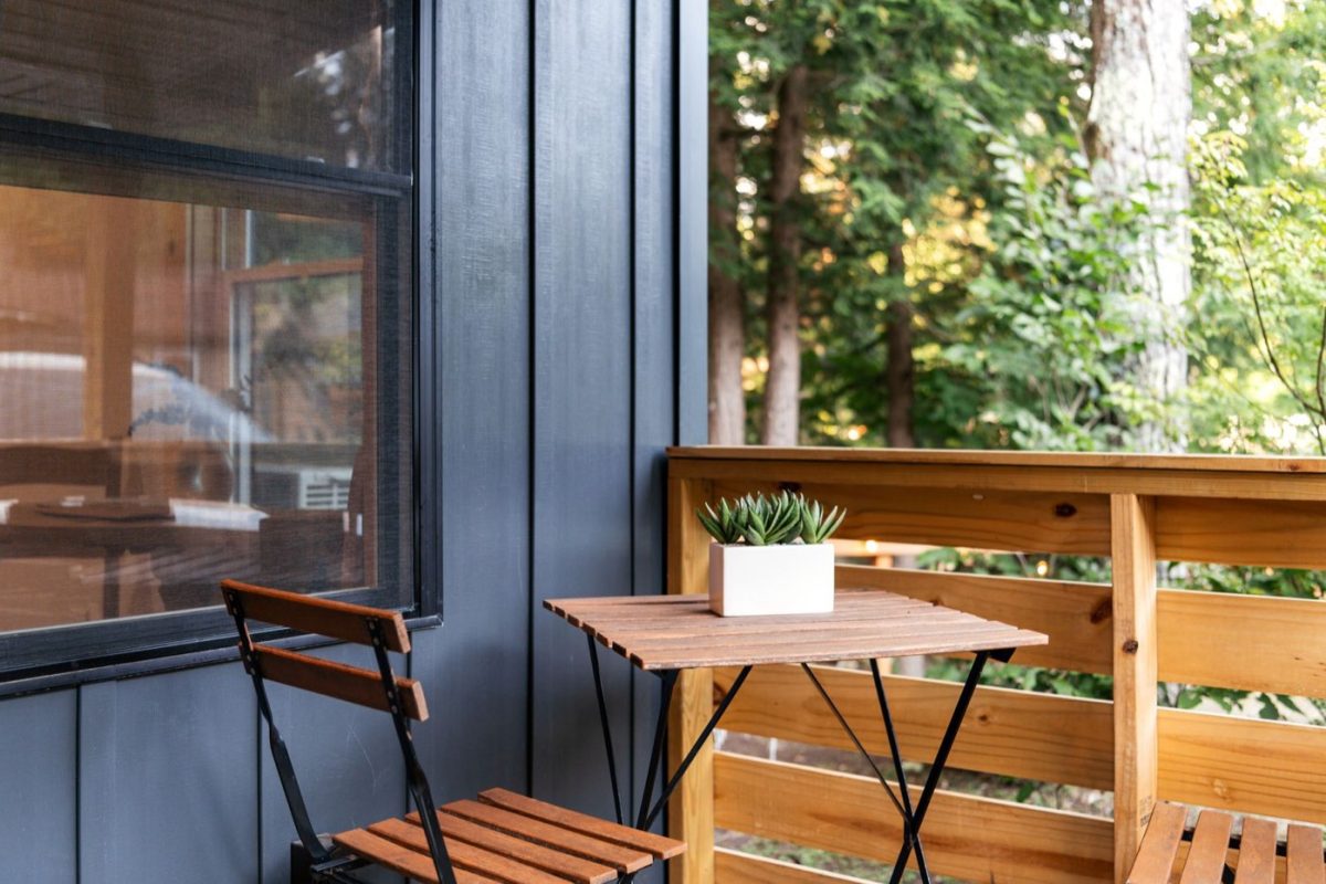 Aménager un petit balcon urbain : conseils pratiques