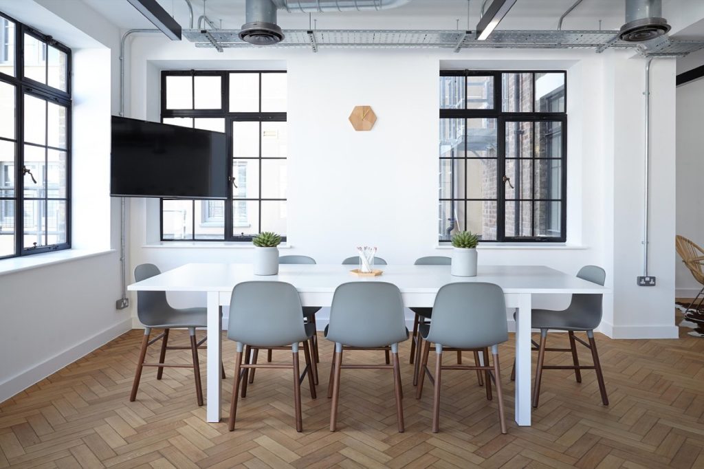Conforama ou But : choisir selon usage et services