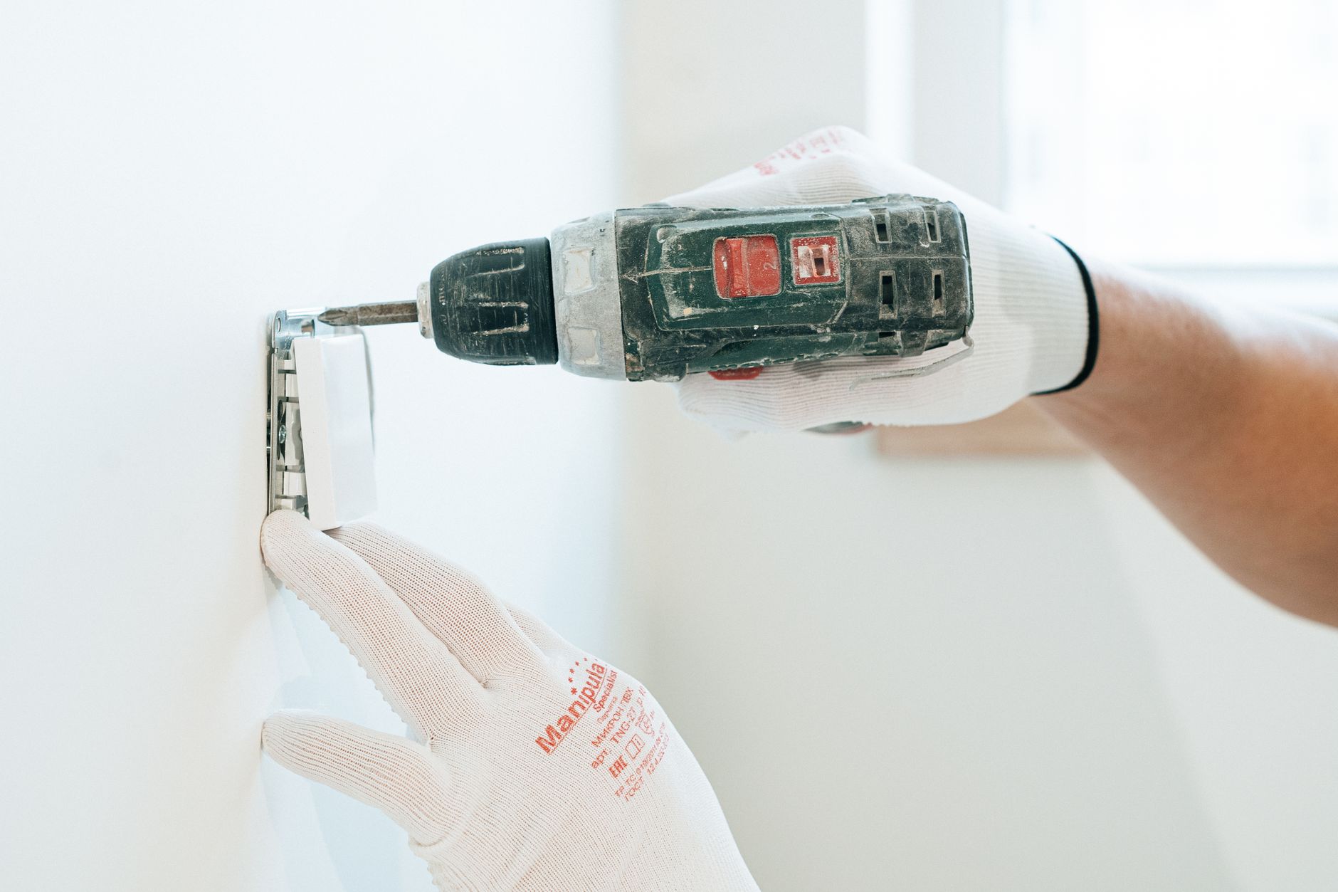 Choisir un artisan pour petits travaux en immeuble